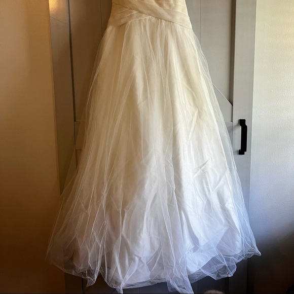Lovely David’s Bridal Wedding Gown, Ivory, Size 4 - Picture 4 of 10